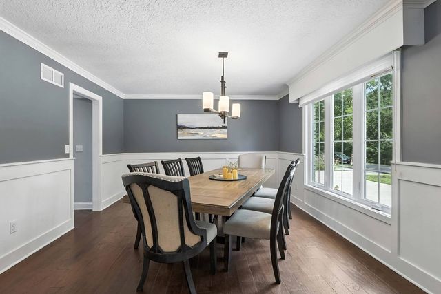 26 Briarwood Lane, Bettendorf, IA 52722