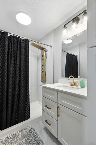 26 Briarwood Lane, Bettendorf, IA 52722