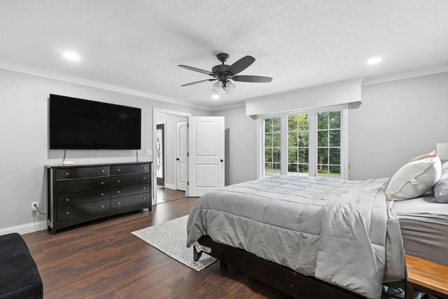 26 Briarwood Lane, Bettendorf, IA 52722