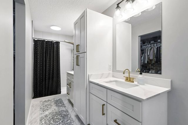 26 Briarwood Lane, Bettendorf, IA 52722