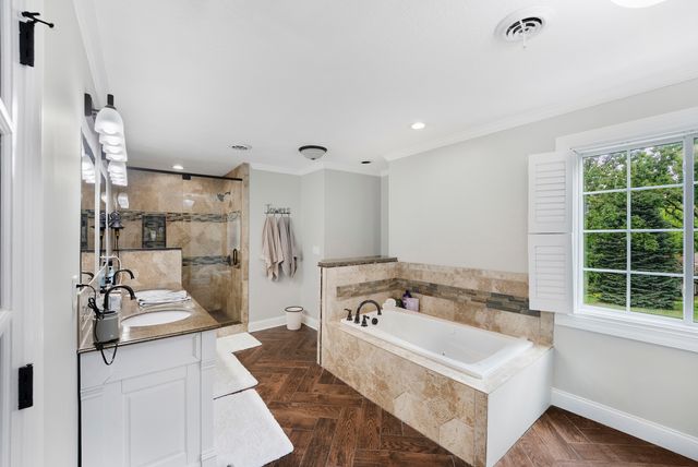 26 Briarwood Lane, Bettendorf, IA 52722