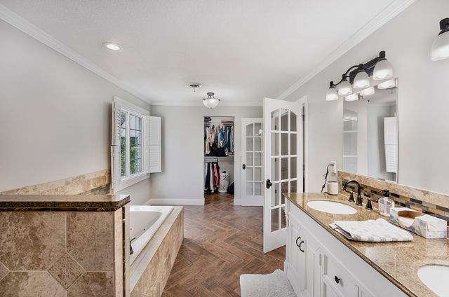 26 Briarwood Lane, Bettendorf, IA 52722