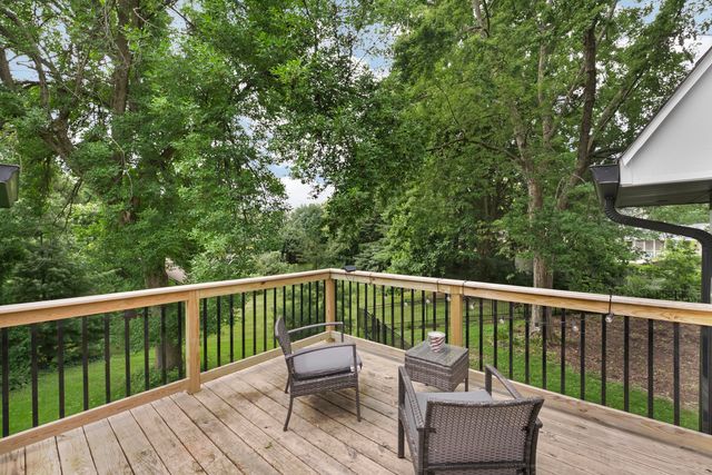 26 Briarwood Lane, Bettendorf, IA 52722