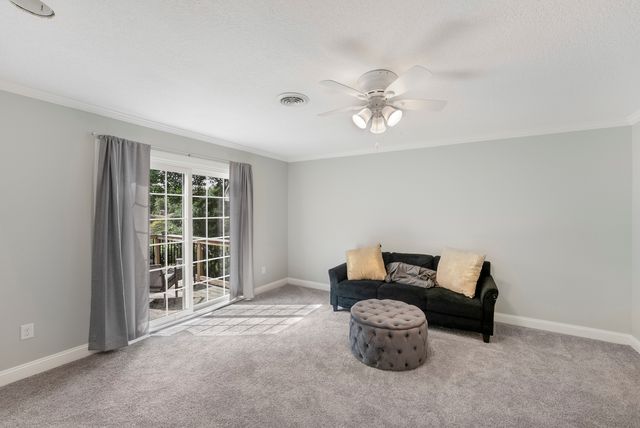 26 Briarwood Lane, Bettendorf, IA 52722