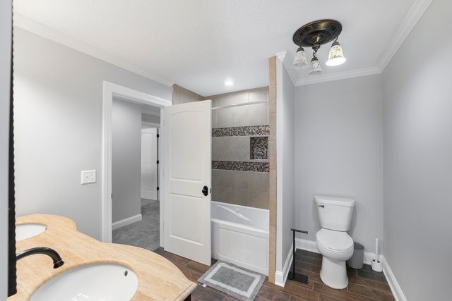 26 Briarwood Lane, Bettendorf, IA 52722