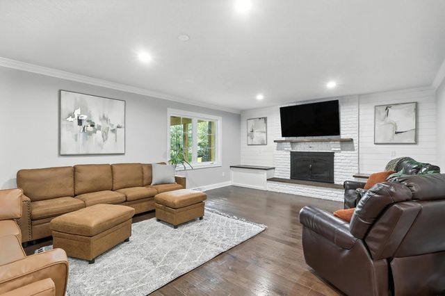 26 Briarwood Lane, Bettendorf, IA 52722