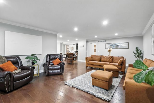 26 Briarwood Lane, Bettendorf, IA 52722