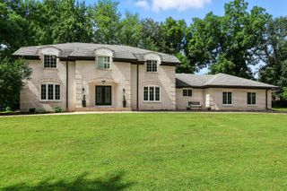 26 Briarwood Lane, Bettendorf, IA 52722