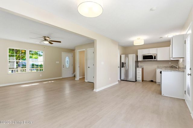 6101 Maravian Dr, Louisville, KY 40258