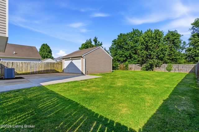 6101 Maravian Dr, Louisville, KY 40258
