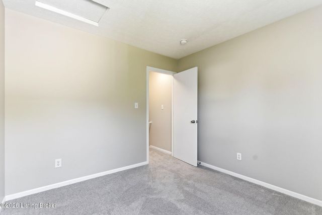 6101 Maravian Dr, Louisville, KY 40258