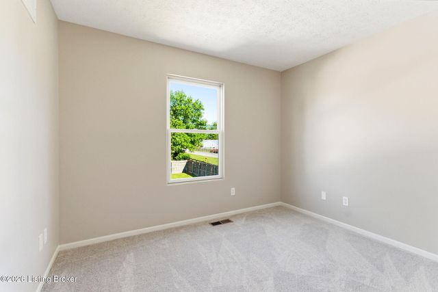 6101 Maravian Dr, Louisville, KY 40258