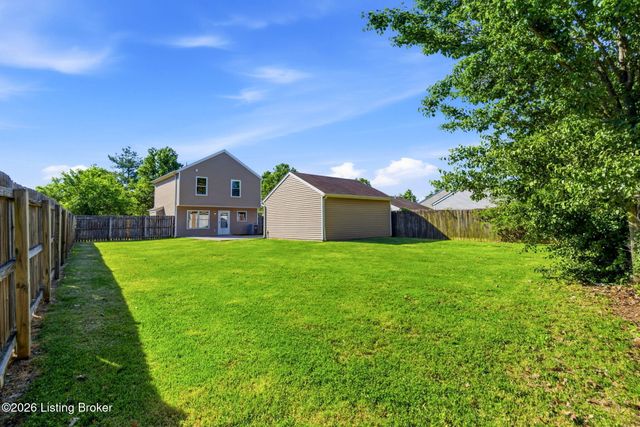 6101 Maravian Dr, Louisville, KY 40258