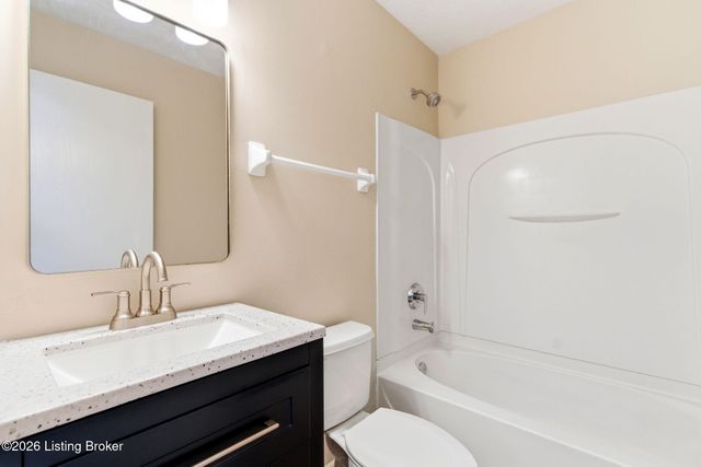 6101 Maravian Dr, Louisville, KY 40258