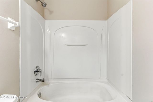 6101 Maravian Dr, Louisville, KY 40258