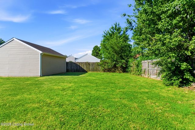6101 Maravian Dr, Louisville, KY 40258