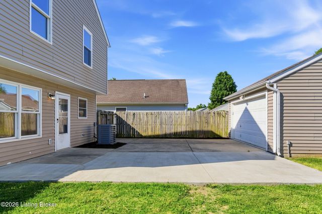 6101 Maravian Dr, Louisville, KY 40258
