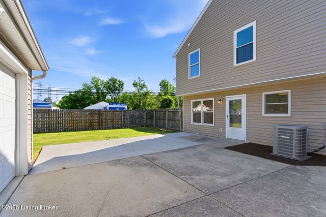 6101 Maravian Dr, Louisville, KY 40258