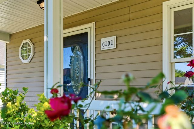6101 Maravian Dr, Louisville, KY 40258