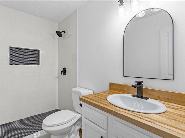 5419 FIELDGREEN DR, Stone Mountain, GA 30088