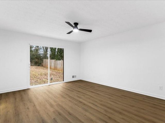 5419 FIELDGREEN DR, Stone Mountain, GA 30088