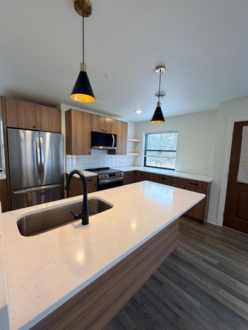 131 W 46th Street, Minneapolis, MN 55419