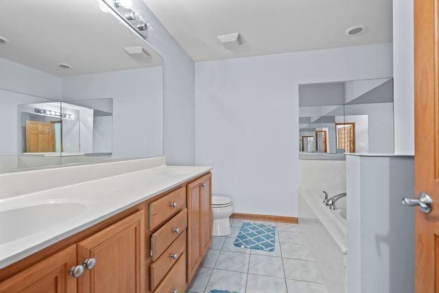 1882 Keystone Place 1882, Schaumburg, IL 60193