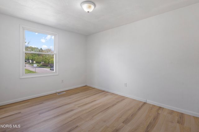 2412 Bedford Lane, Northwood, OH 43619