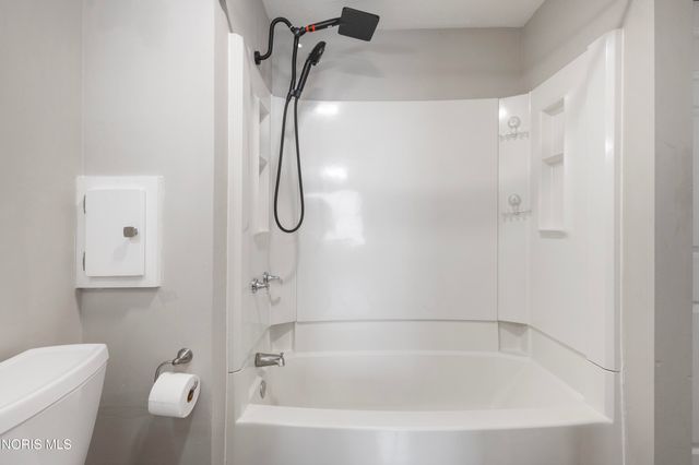 2412 Bedford Lane, Northwood, OH 43619