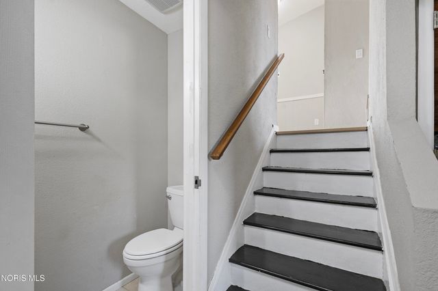 2412 Bedford Lane, Northwood, OH 43619