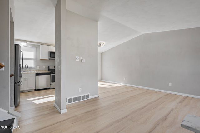 2412 Bedford Lane, Northwood, OH 43619