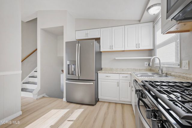 2412 Bedford Lane, Northwood, OH 43619