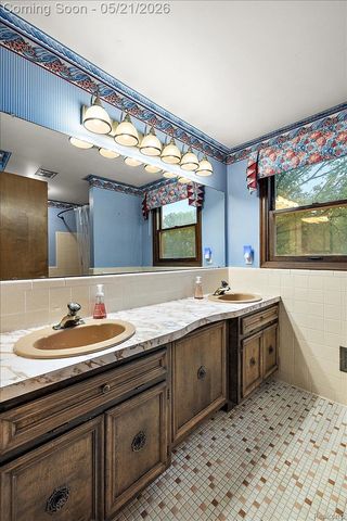 8785 Annsbury Drive, Shelby Charter Township, MI 48316