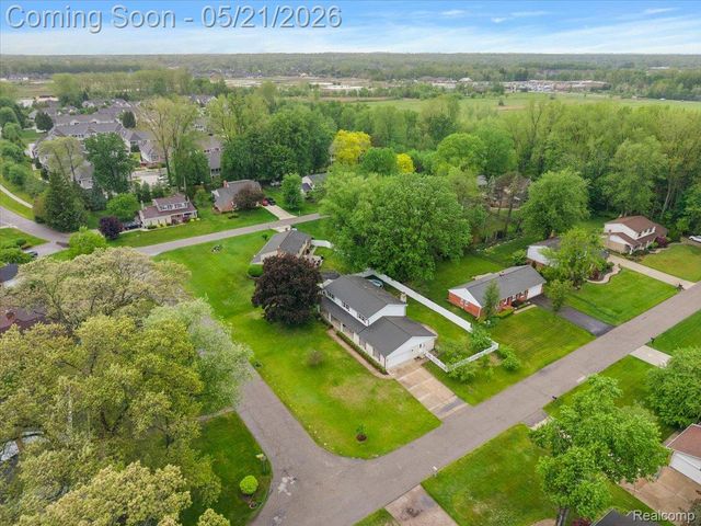 8785 Annsbury Drive, Shelby Charter Township, MI 48316