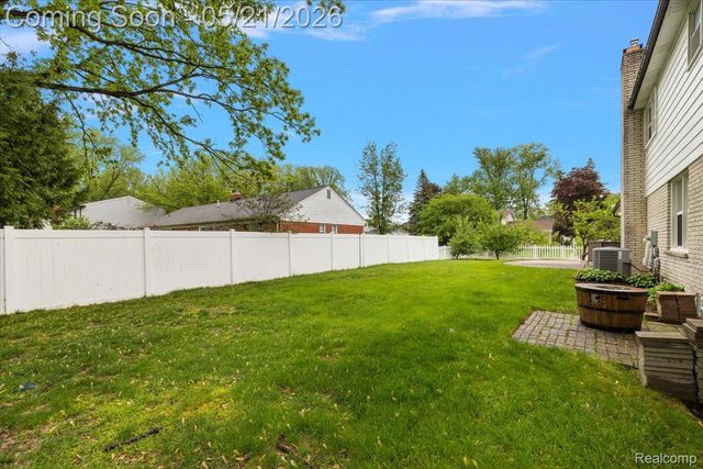 8785 Annsbury Drive, Shelby Charter Township, MI 48316
