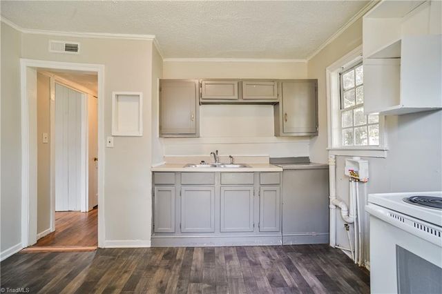 1113 Louise Road, Winston-salem, NC 27107