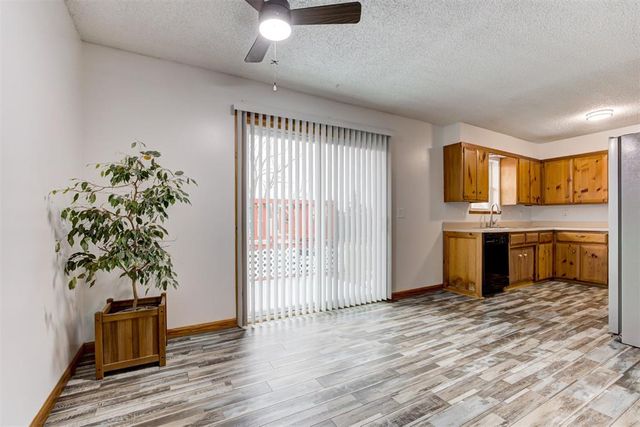 5590 E Lakeview Drive, Harrah, OK 73045