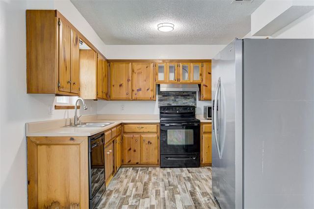 5590 E Lakeview Drive, Harrah, OK 73045