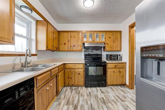 5590 E Lakeview Drive, Harrah, OK 73045