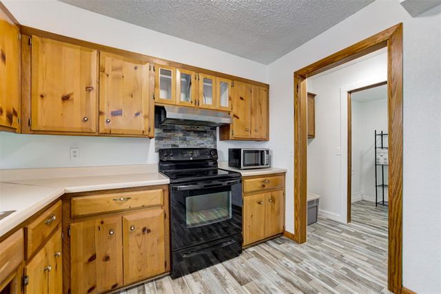 5590 E Lakeview Drive, Harrah, OK 73045