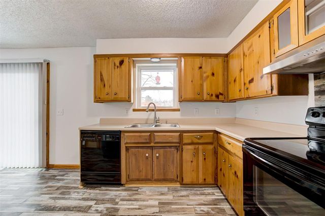 5590 E Lakeview Drive, Harrah, OK 73045