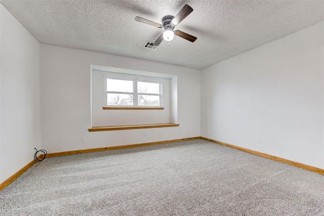 5590 E Lakeview Drive, Harrah, OK 73045