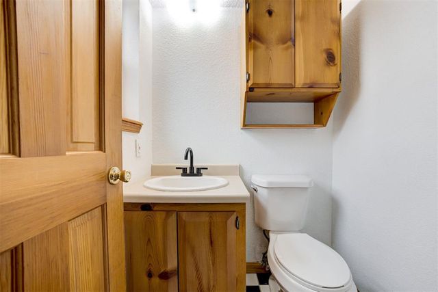 5590 E Lakeview Drive, Harrah, OK 73045