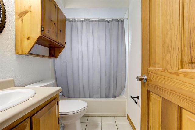 5590 E Lakeview Drive, Harrah, OK 73045