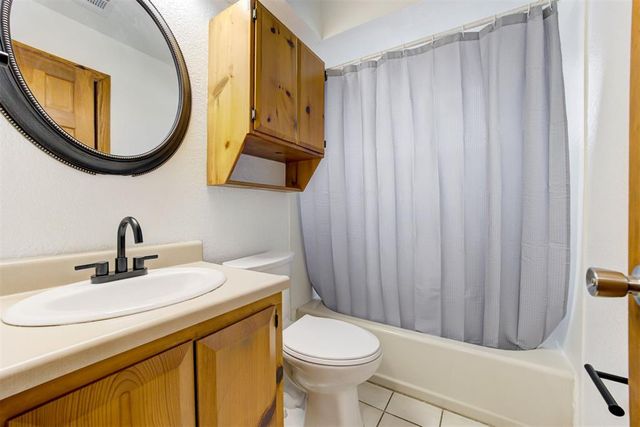 5590 E Lakeview Drive, Harrah, OK 73045