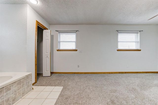 5590 E Lakeview Drive, Harrah, OK 73045