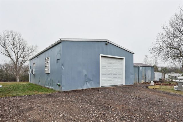 5590 E Lakeview Drive, Harrah, OK 73045