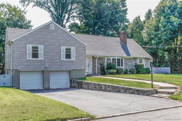 6 Oakstwain Road, Scarsdale, NY 10583