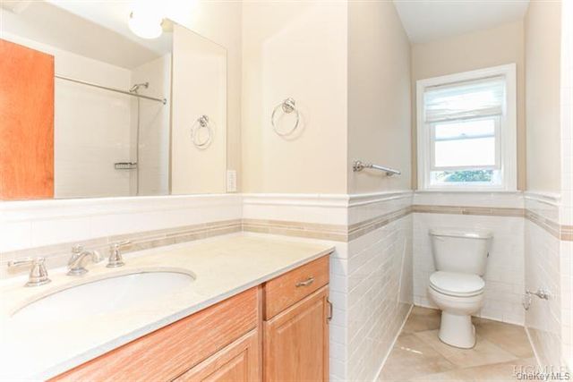 6 Oakstwain Road, Scarsdale, NY 10583