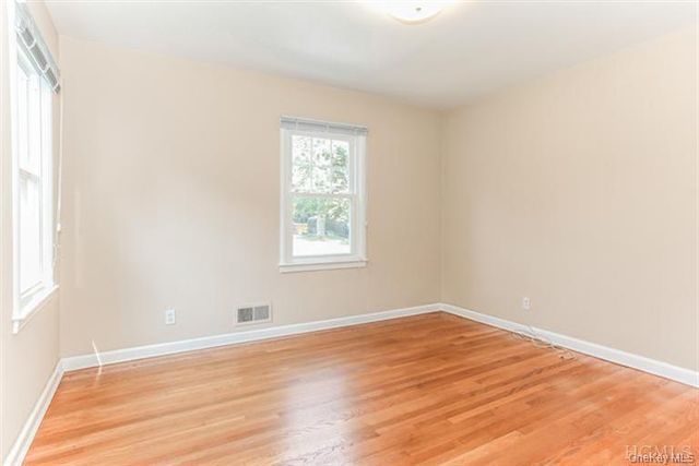 6 Oakstwain Road, Scarsdale, NY 10583